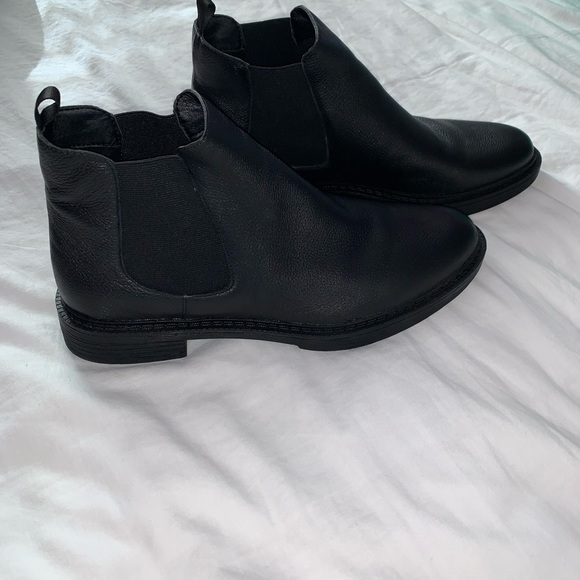 Kenneth Cole Women's Chelsea Boots - Picture 2 of 4
